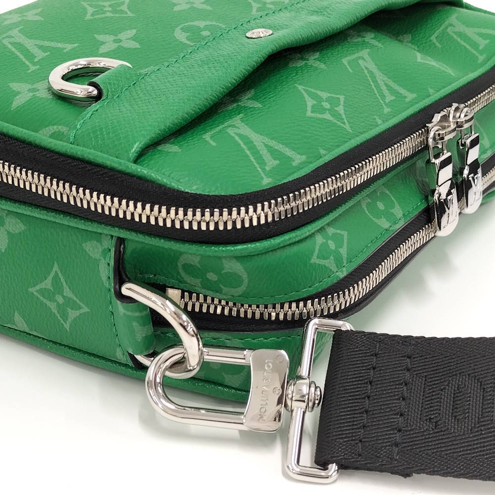 Louis Vuitton Alpha Messenger Bag cactus green canvas embossed Taiga - Picture 6 of 10